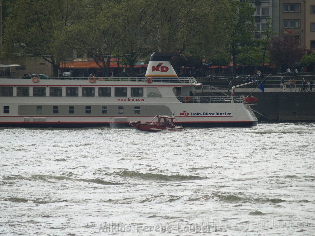 Uebungsfahrt Loeschboot und Ursula P83.JPG